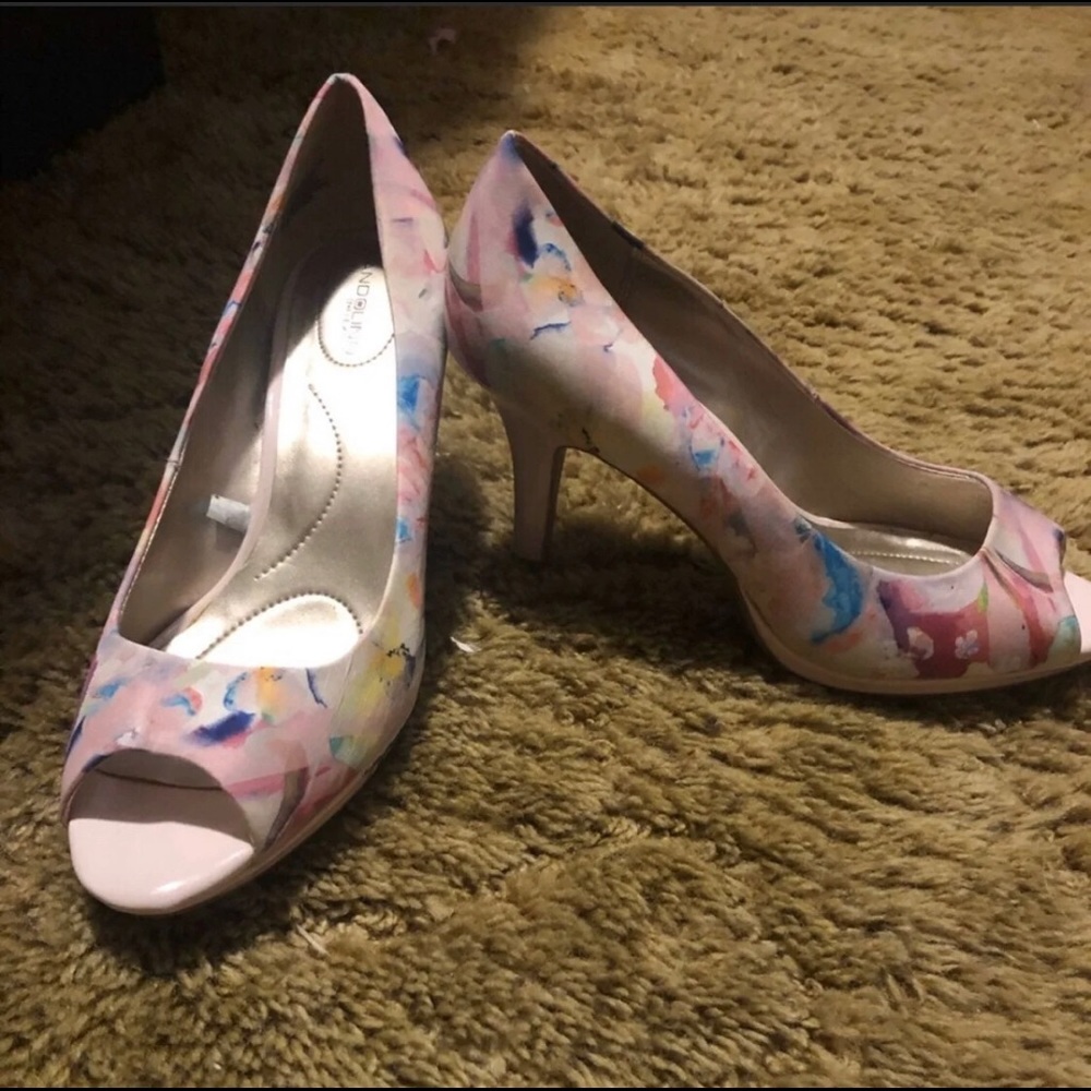 Floral patterned heels